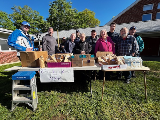 Canton Center Church volunteers 